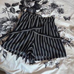 Black & white striped flowy shorts • S • minimal / soft grunge